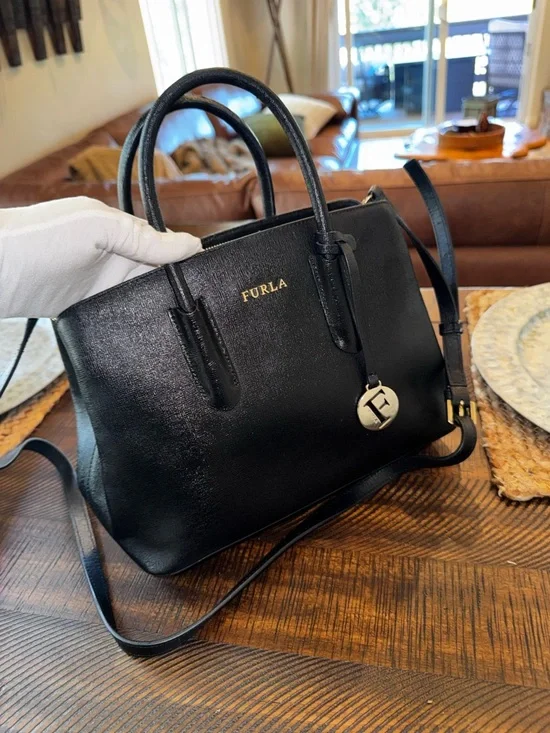 Furla Tessa Satchel handbag, a structured leather tote featuring gold hardware - Picture 12 of 16